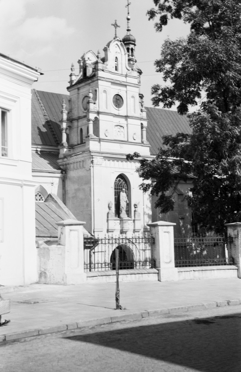 kościół WNMP - elewacja boczna, portal, skan 1