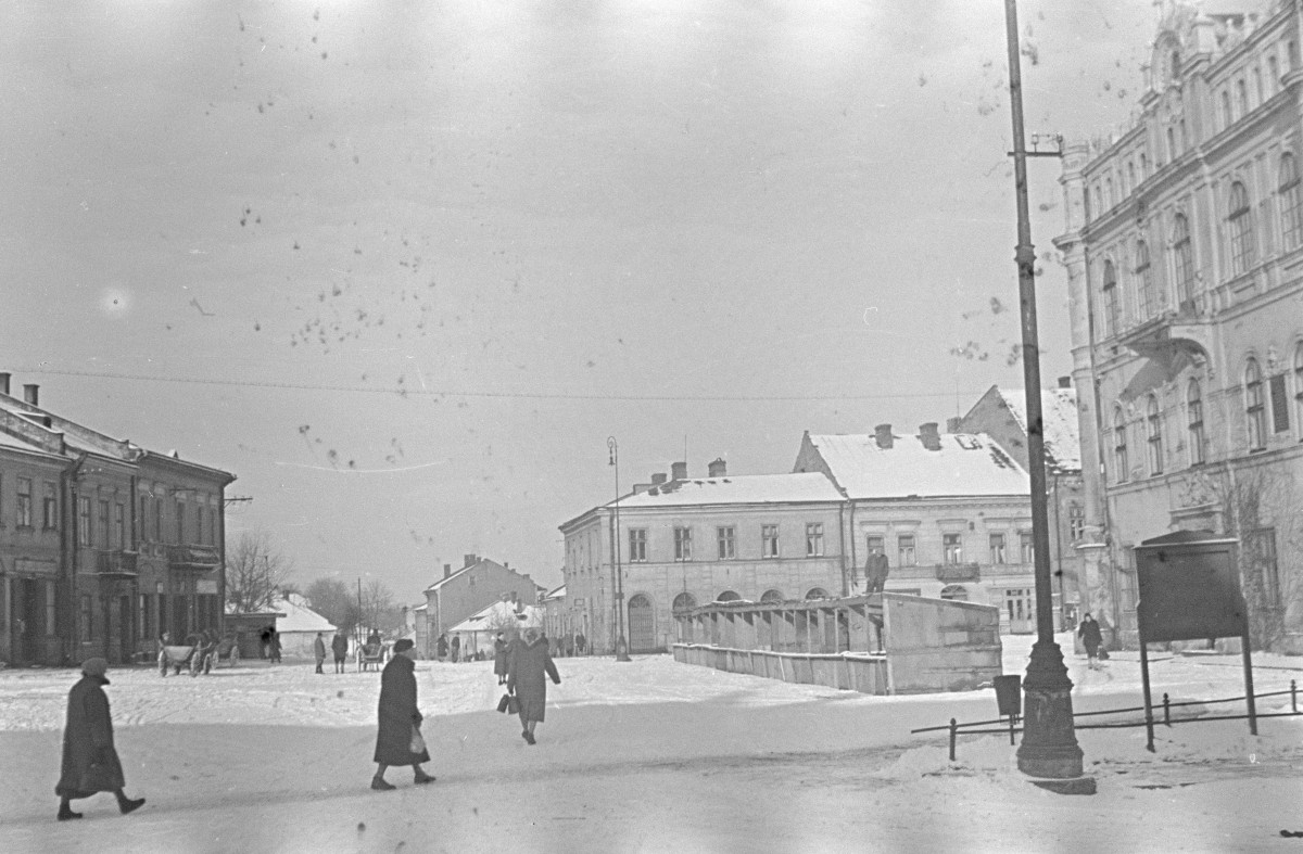 rynek - widok na ulicę Spytka z Jarosławia, skan 1