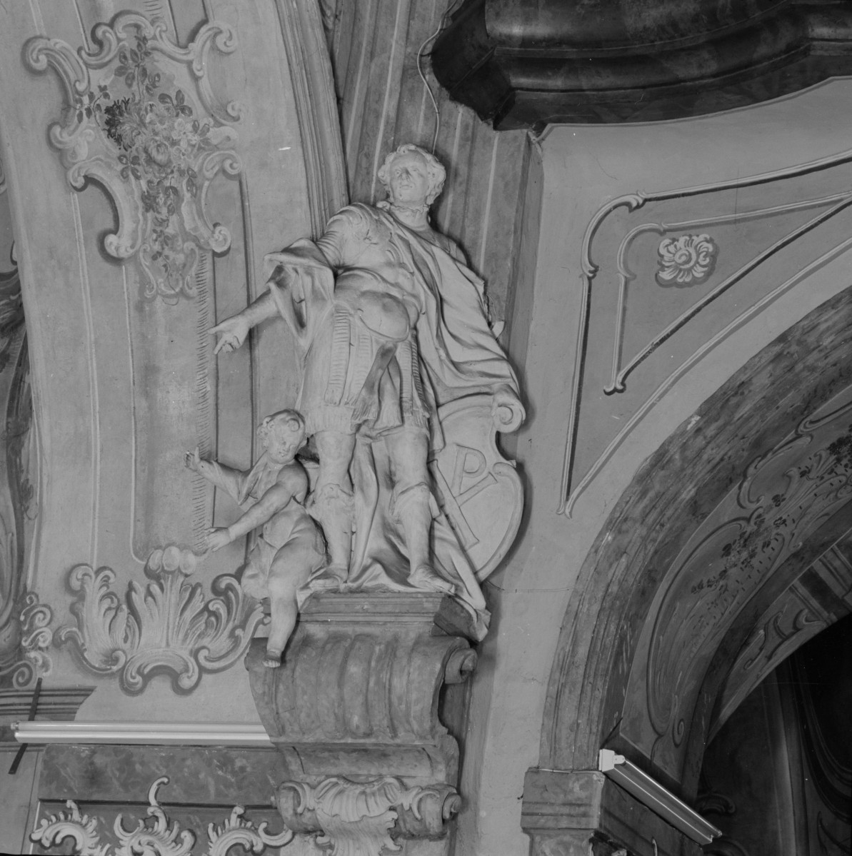 kościół pw. św. Bartłomieja - wnętrze - nawa główna - rzeźba /F.Sebastini/, skan 1