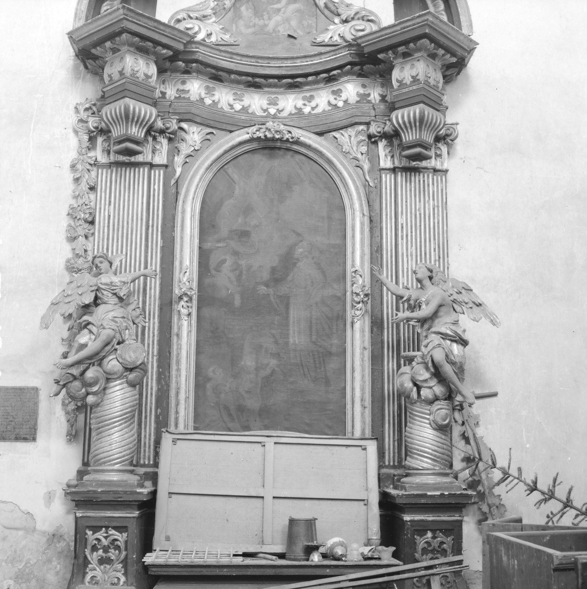 klasztor Bożogrobowców - kościół pw. Ducha Świętego - wnętrze - ołtarz boczny - fragment, skan 1