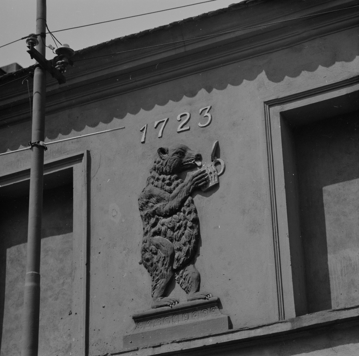 dom mieszkalny - elewacja frontowa - płaskorzeźba na fasadzie z 1723 roku, skan 1