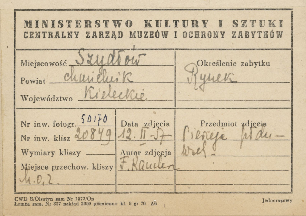 Miasto - rynek, pierzeje  - zach. i płn., w centrum dom Rynek 1,  widok od strony płd. - wsch. - metryczka, skan 1