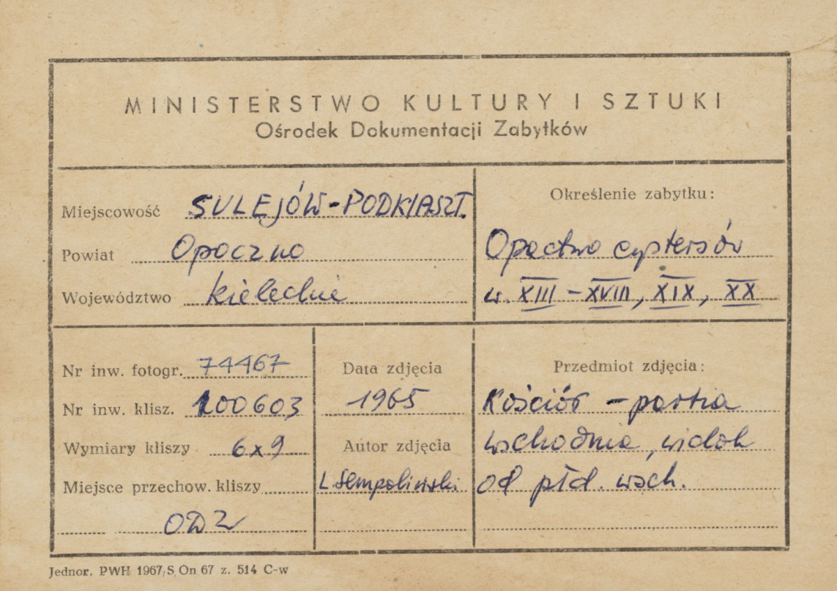 Zespół opactwa cystersów - widok od płd. - wsch. na  prezbiterium kościoła - metryczka, skan 1