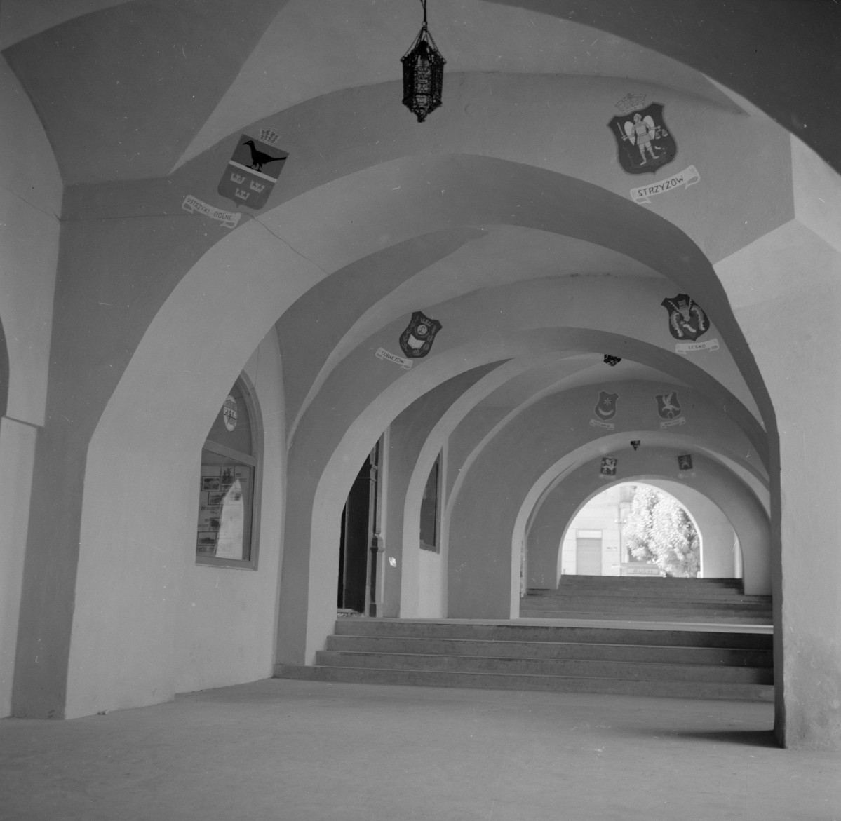 kamienica - wnętrze, podcienia, skan 1