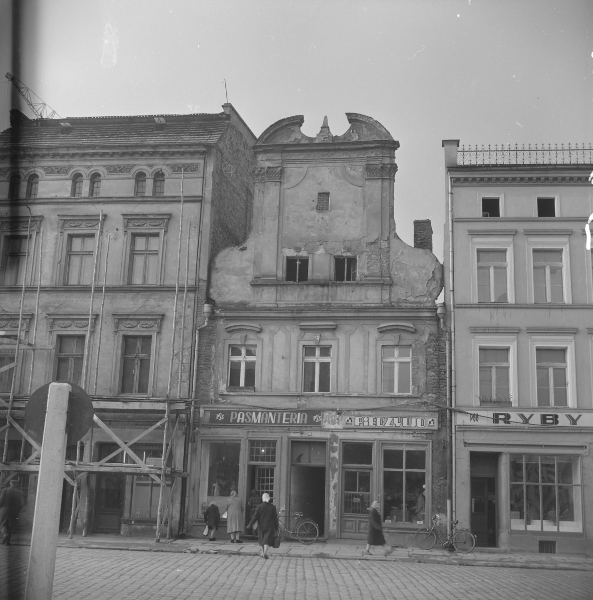 Kamienica - elewacja frontowa, skan 1