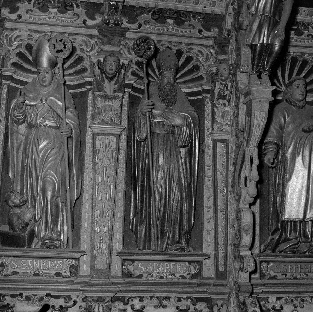 kolegiata Bożego Ciała - stalle, św. Stanisław, Wojciech, Stefan, skan 1