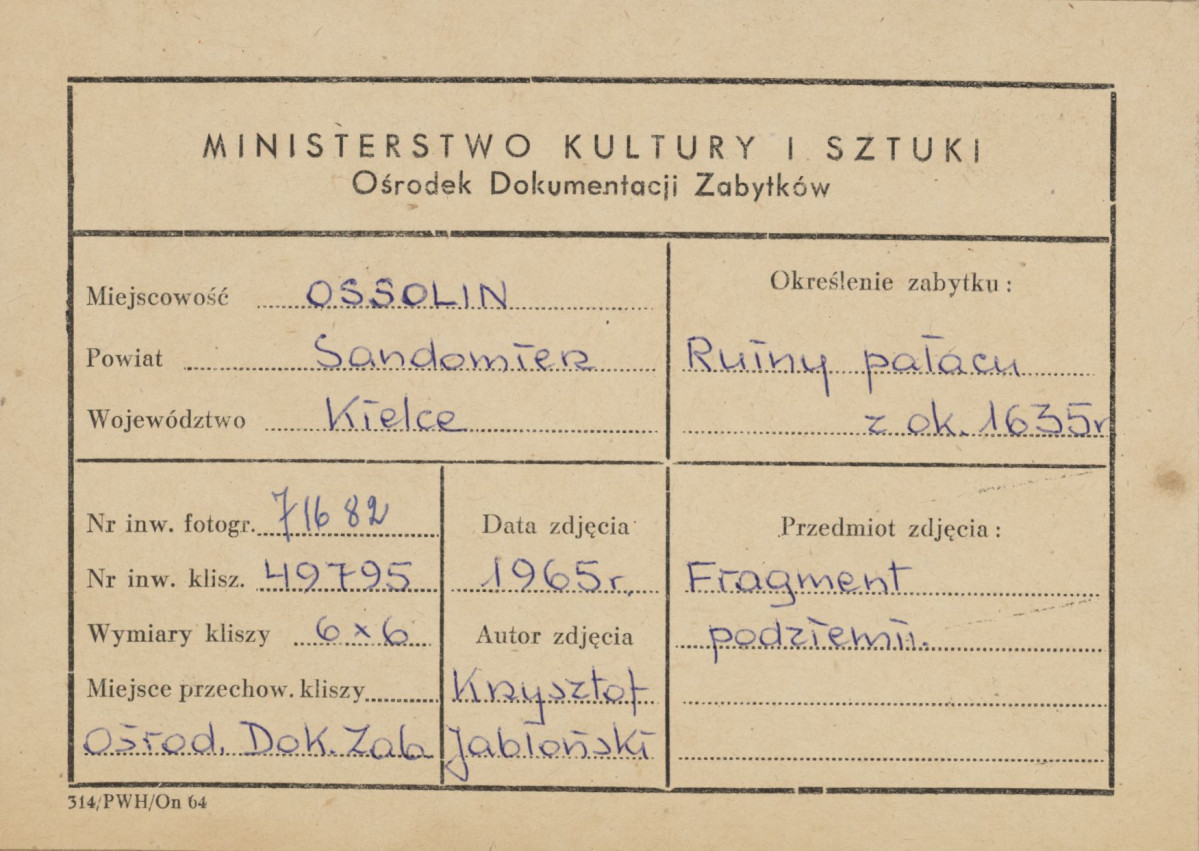  Ruiny zamku - widok fragmentu zarwanego sklepienia - metryczka

 , skan 1