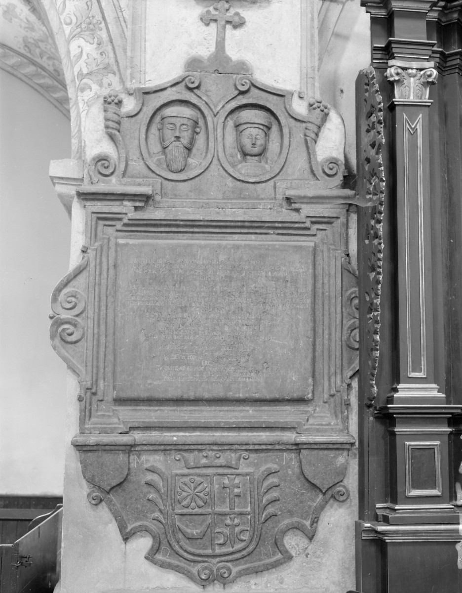 kościół pocysterski, ob. parafialny pw. św. Floriana - wnętrze: nagrobek, skan 1