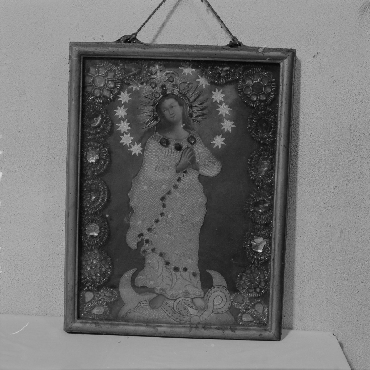 Bazyliki Wniebowzięcia NMP - wnętrze: obraz haftowany z wizerunkiem Matki Boskiej, skan 1