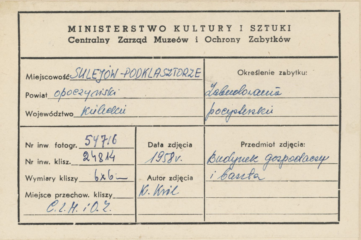Zespół opactwa cystersów - widok od strony płd. -  zach. na wieżę Muzyczną i przyległe budynki gospodarcze - metryczka, skan 1