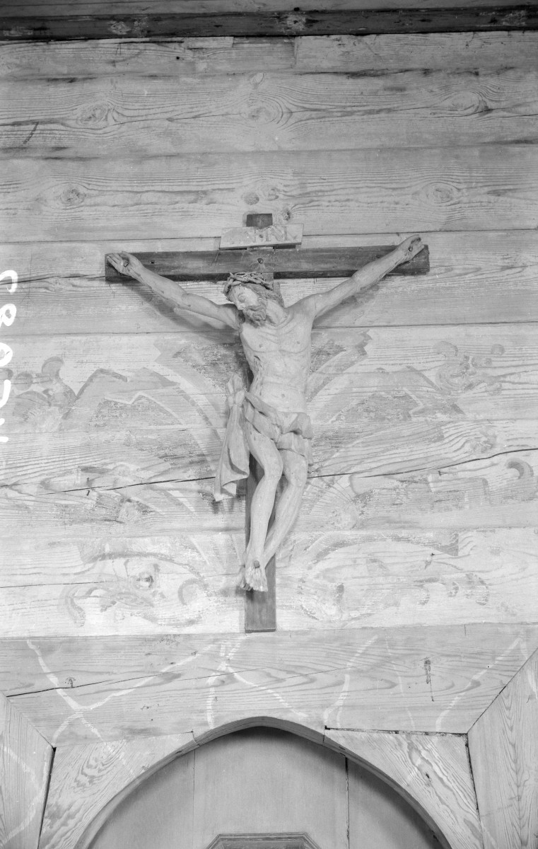 Skansen - kościół z Rychnowa - krucyfiks na dzwiami do zakrystii, skan 1