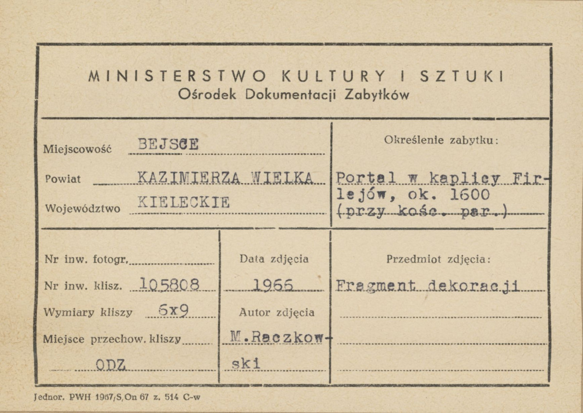 Kaplica Firlejów - portal - fragment dekoracji archiwolty - metryczka, skan 1