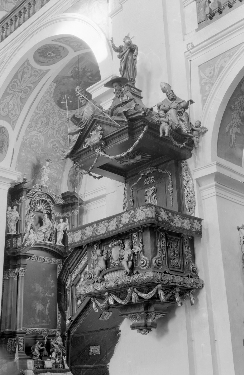 kościół pw. śś. Mikołaja i Franciszka Ksawerego - wnętrze - nawa główna - ambona, skan 1