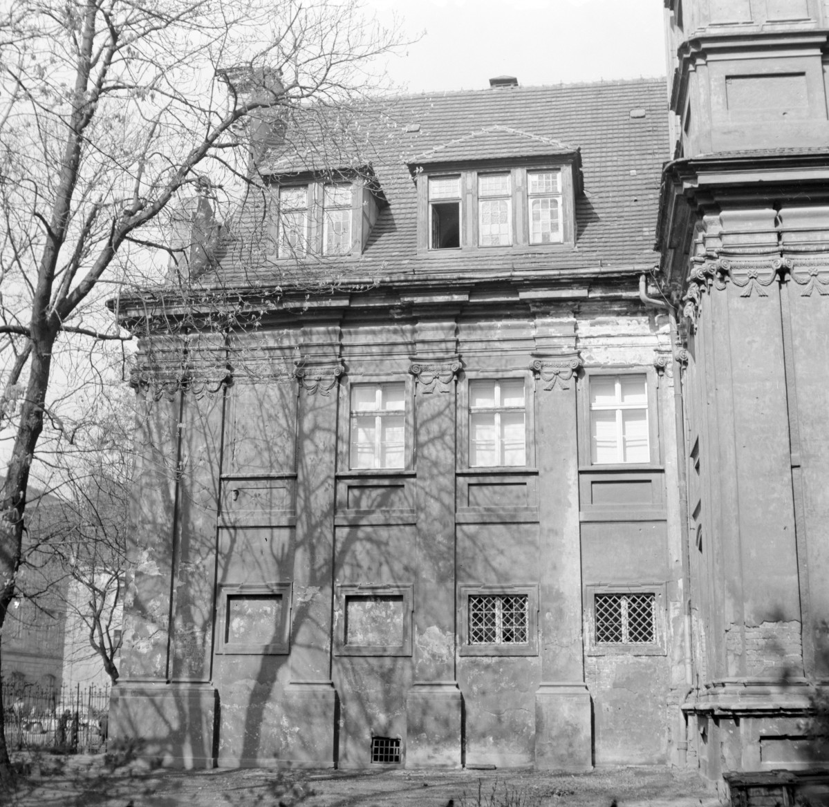 klasztor Franciszkanów - elewacja boczna, skan 1