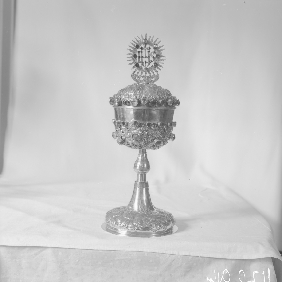 kościół pw. Podwyższenia Krzyża Świętego - zbiory - puszka z XVII / XVIII wieku, skan 1