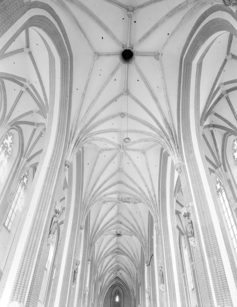 kościół pw. Najświętszej Marii Panny Na Piasku - wnętrze: sklepienie nawy głównej, skan 1