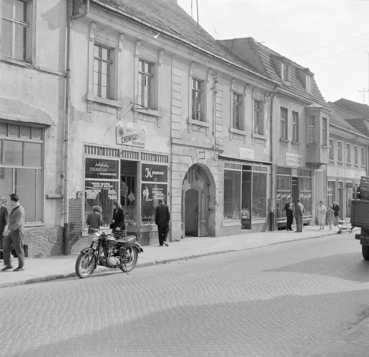dom ul. Bohaterów Warszawy 14 - elewacja frontowa, skan 1