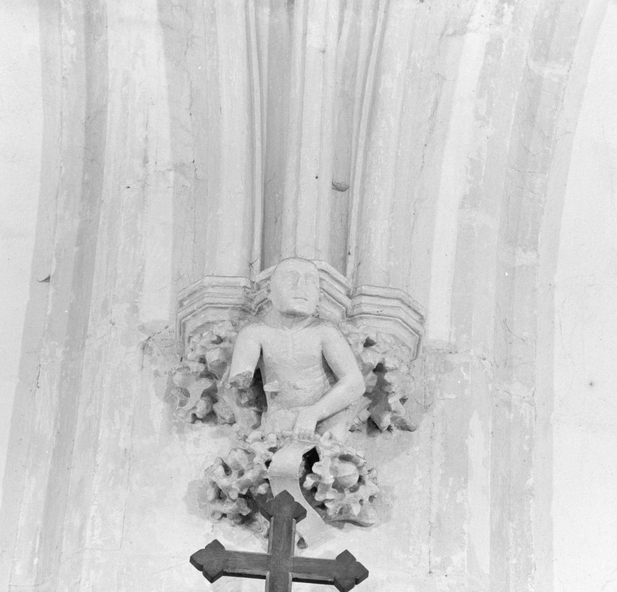 kościół pw. śś. Piotra i Pawła - wnętrze - konsola  sklepienia, skan 1