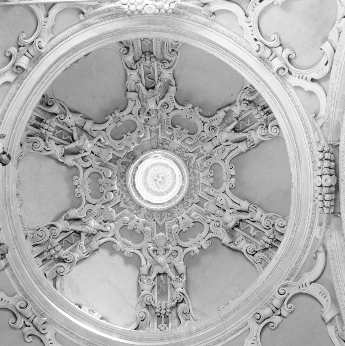 kościół i klasztor oo. Franciszkanów - kaplica Oświęcimów, kopuła, skan 1