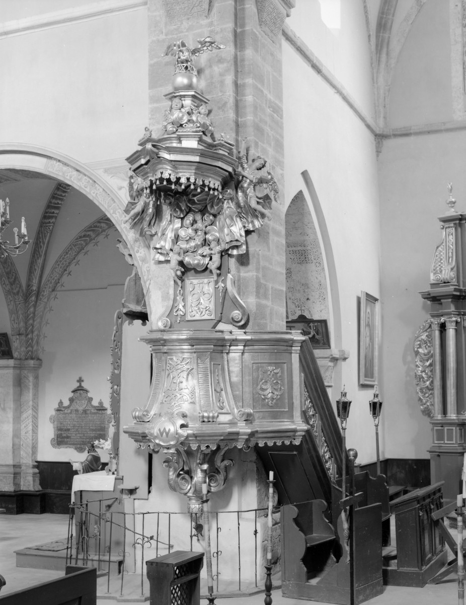 kościół pocysterski, ob. parafialny pw. św. Floriana - wnętrze: ambona, skan 1
