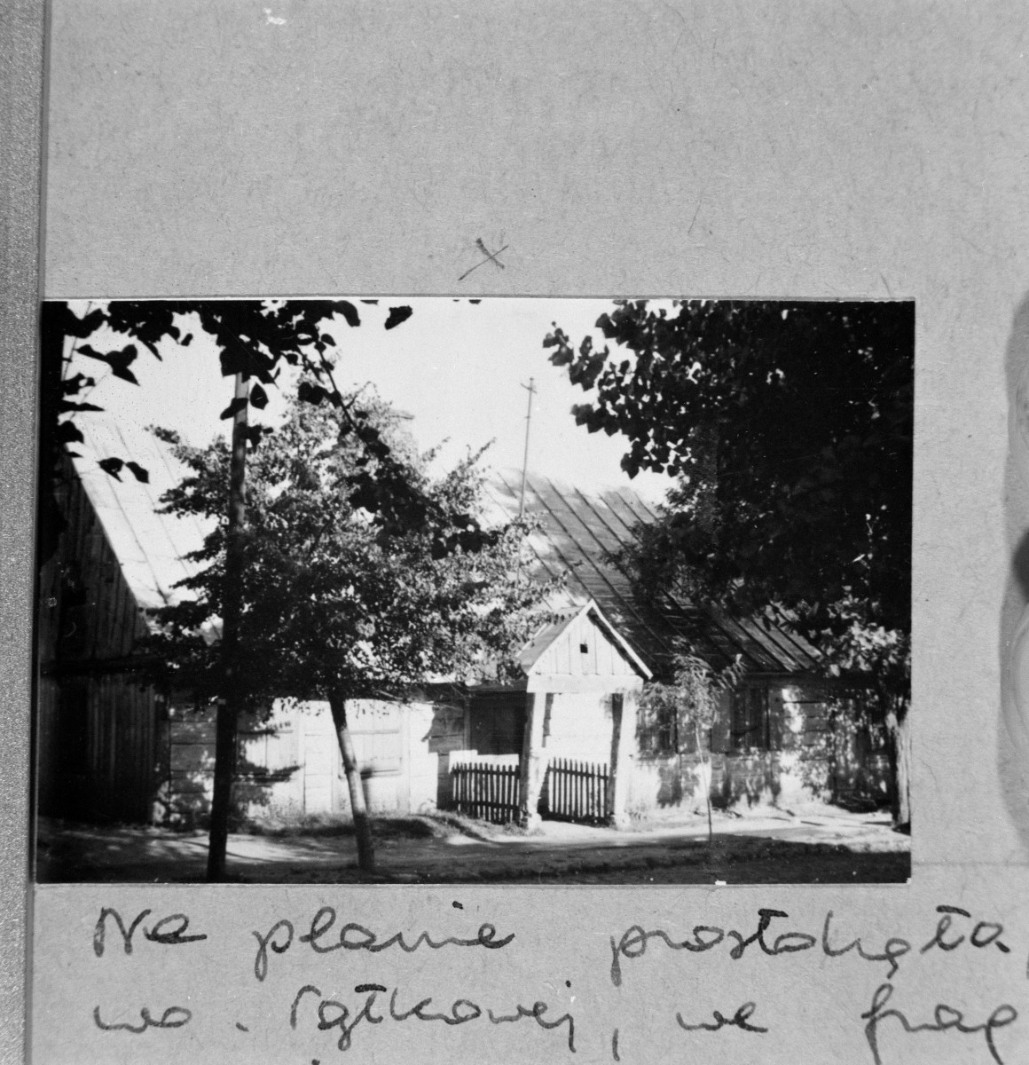 Karczma z XIX wieku. Widok ogólny. Front., skan 1