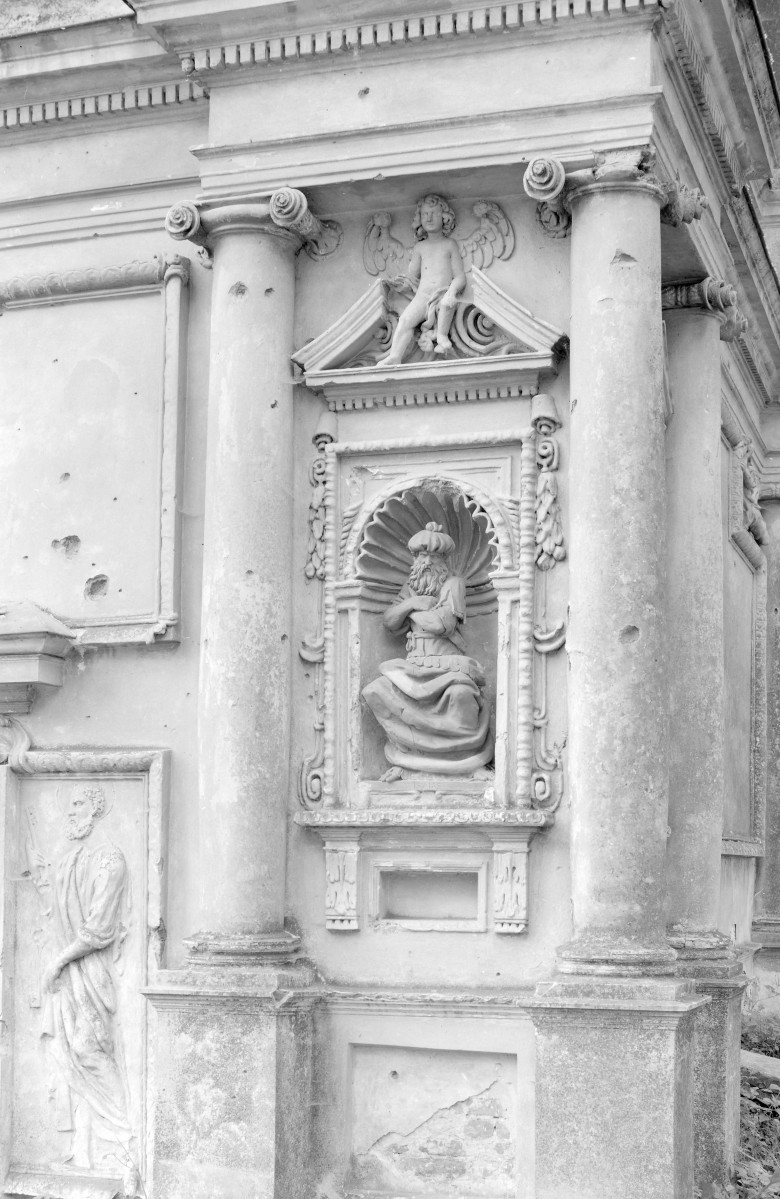 domek Loretański 1634-38 - elewacja północna, terrakotowa figura Isajasza w niszy, skan 1