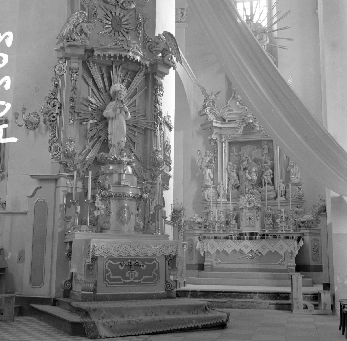 bazylika św. Anny - wnętrze, boczny ołtarz, skan 1