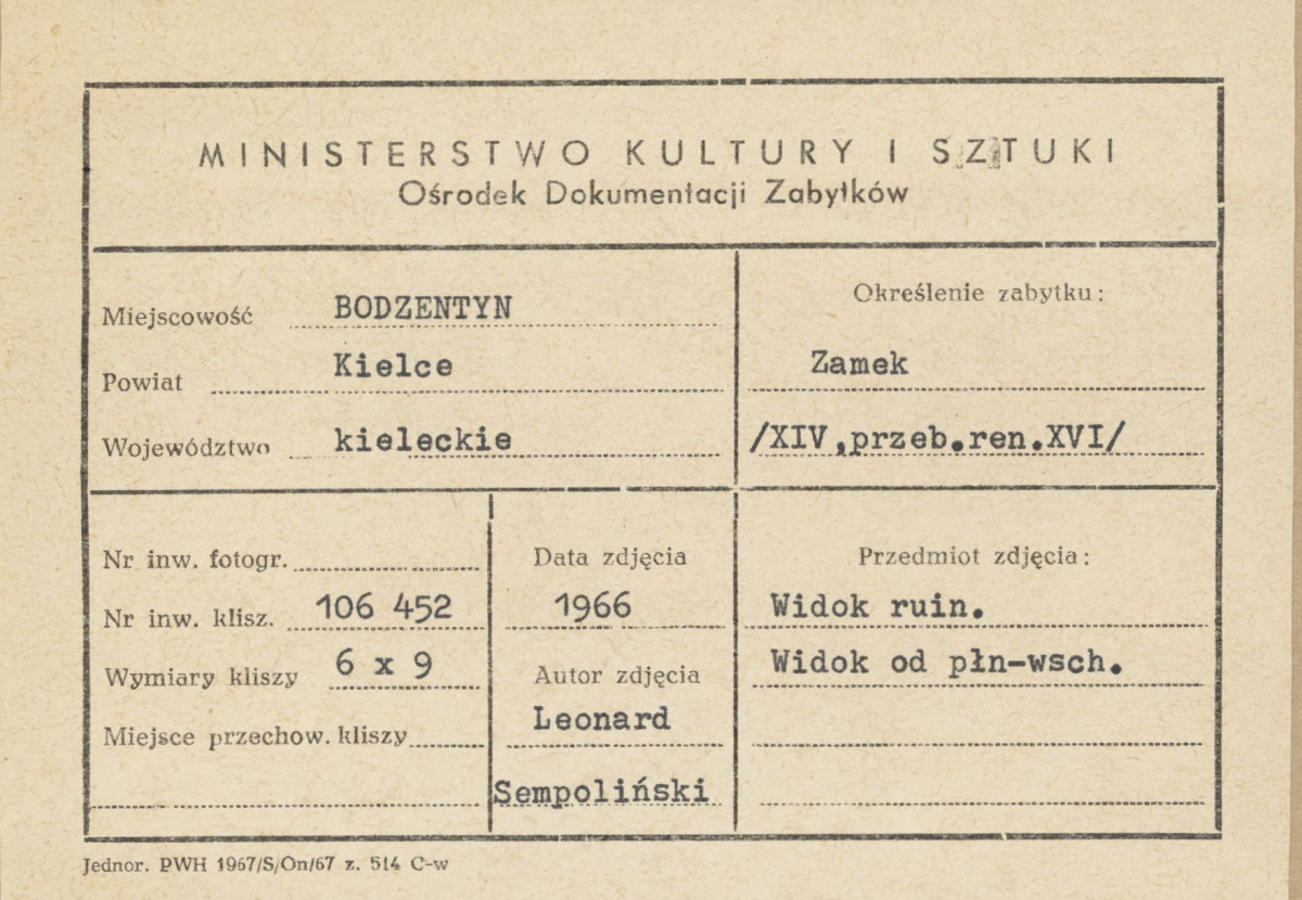 Ruiny zamku biskupów krakowskich - fragment,  widok od strony płd.- wsch. - metryczka, skan 1