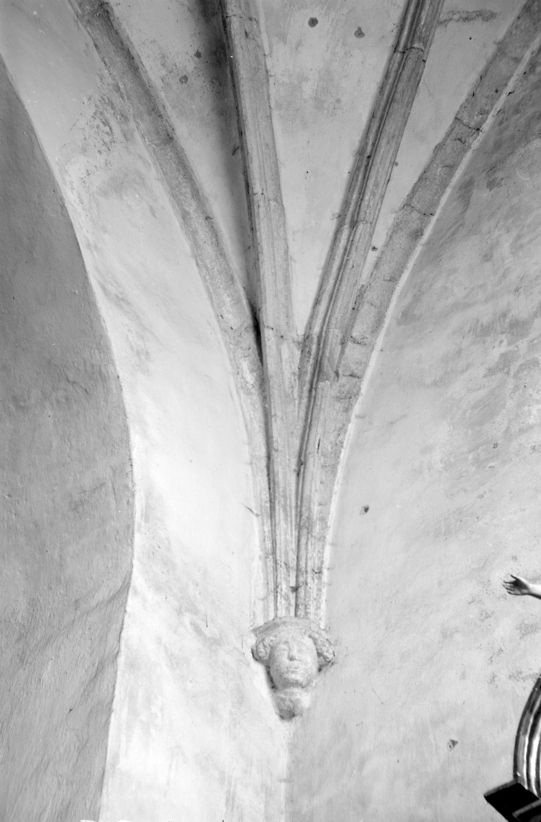 kościół pod wezwaniem św. św. Apostołów Piotra i Pawła - wnętrze: wspornik, skan 1