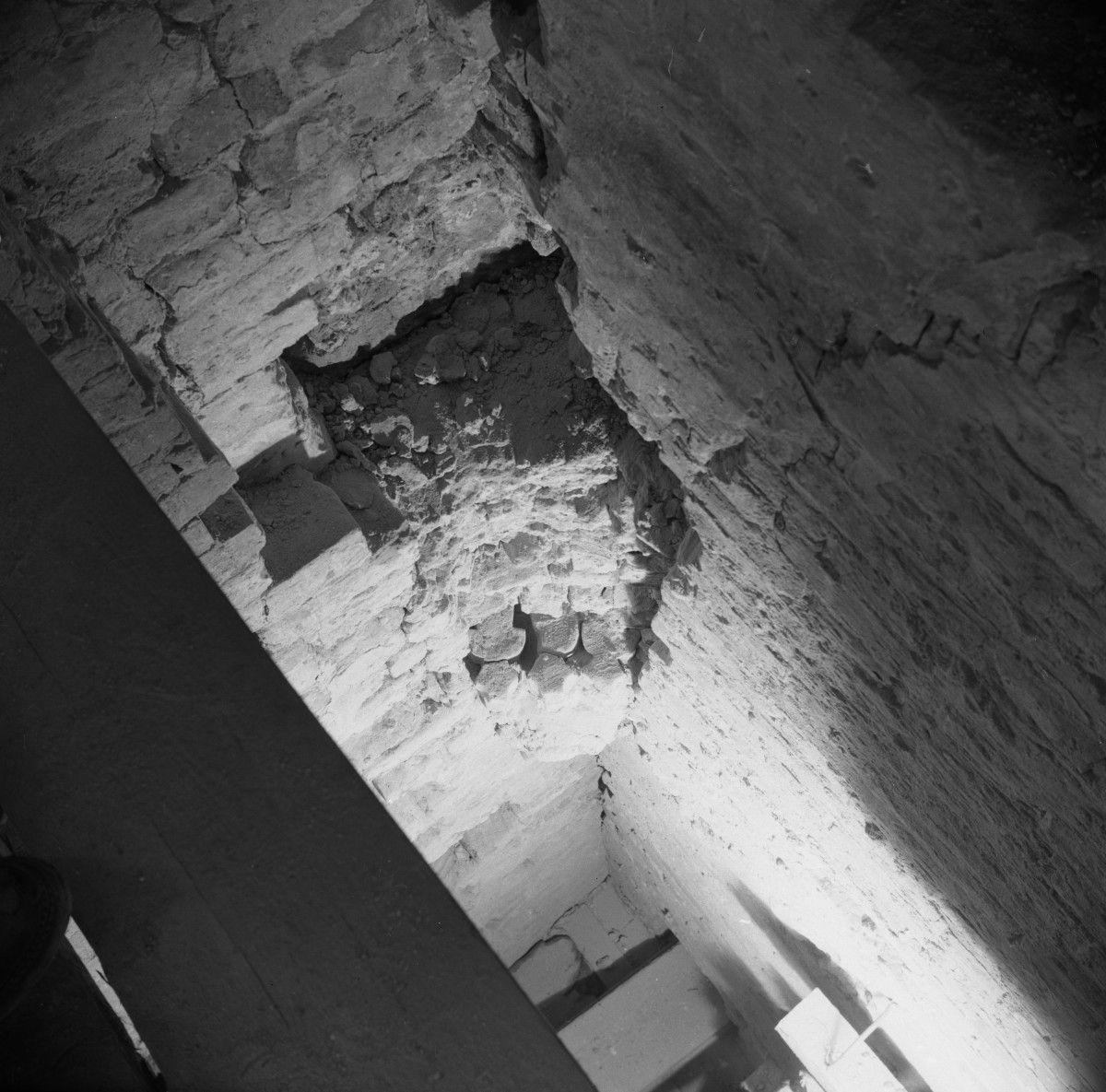 kościół nawiedzenia NMP - nóżka sklepienia gotyckiego, skan 1