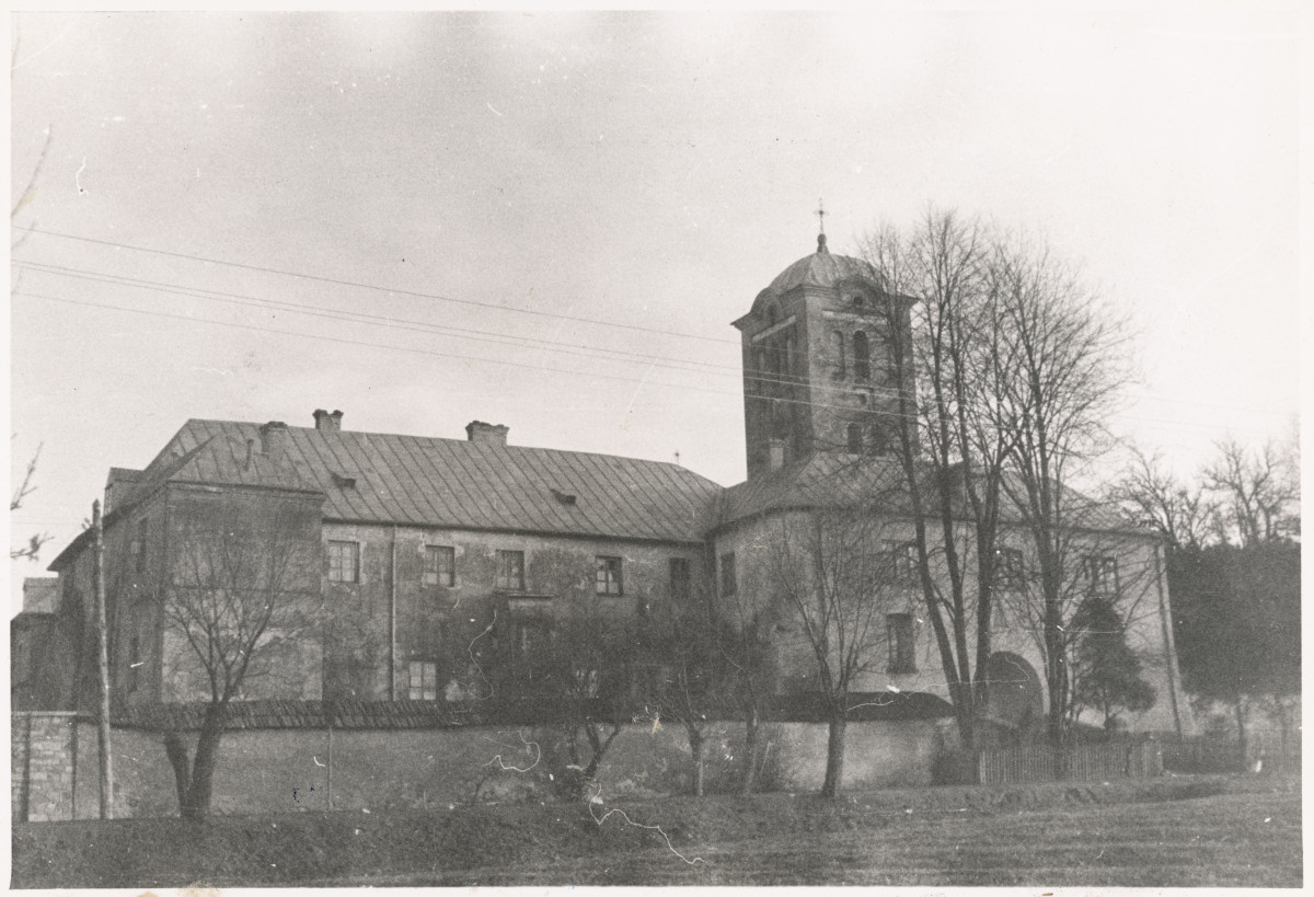 Zespół klasztorny - widok ogólny od strony płn. - zach. , skan 1