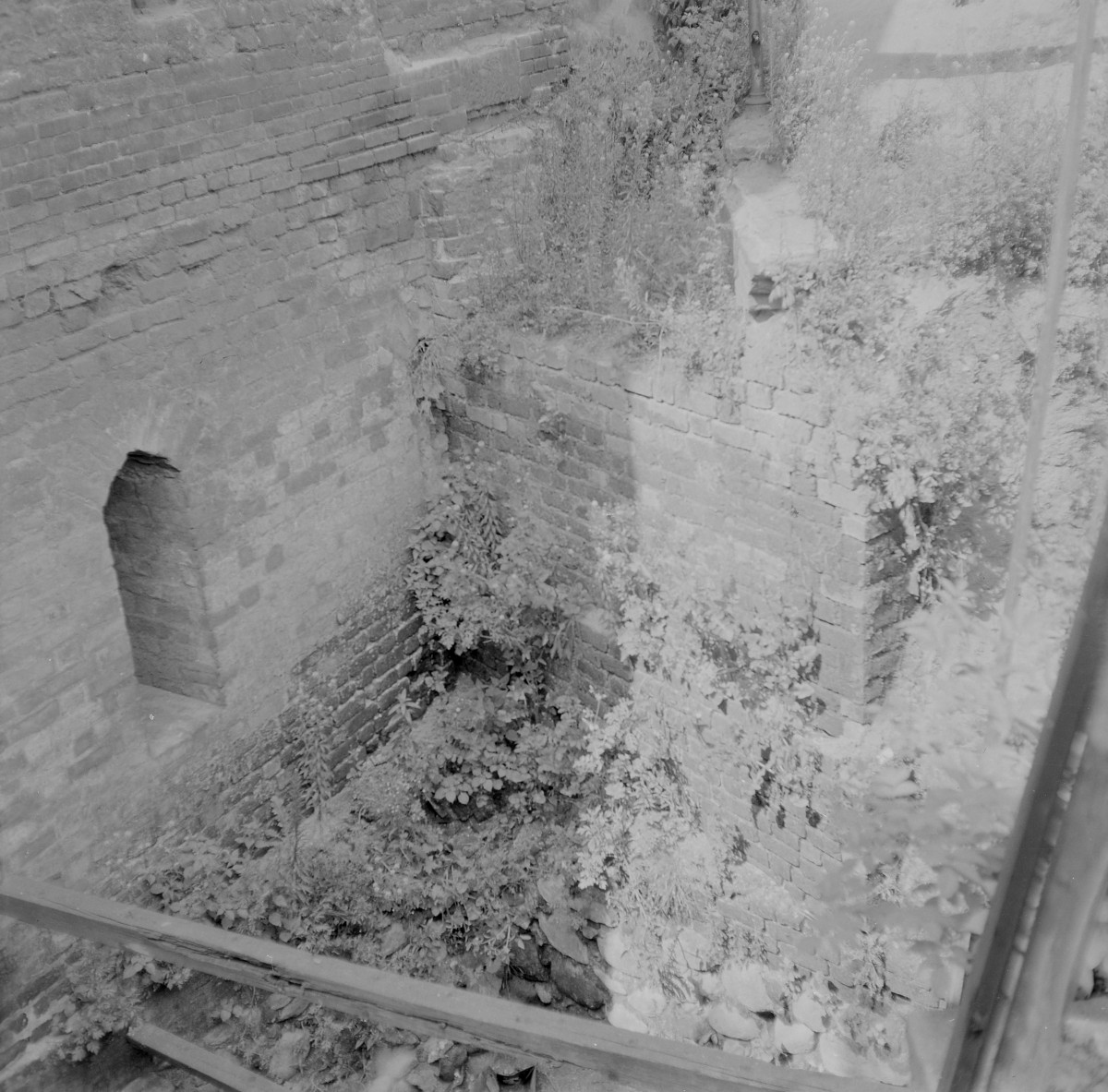 Zniszczona kaplica kościoła św. Marcina. Badania archeologiczne. , skan 1