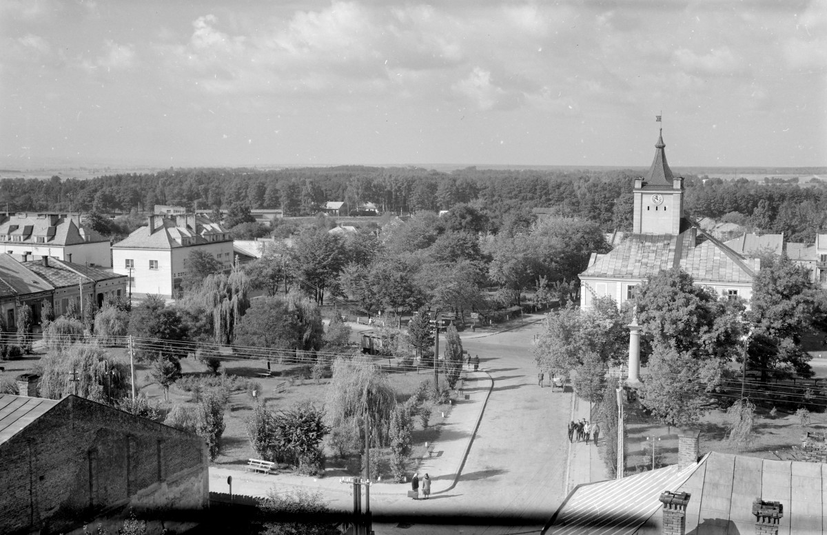 rynek - panorama z ratuszem, skan 1