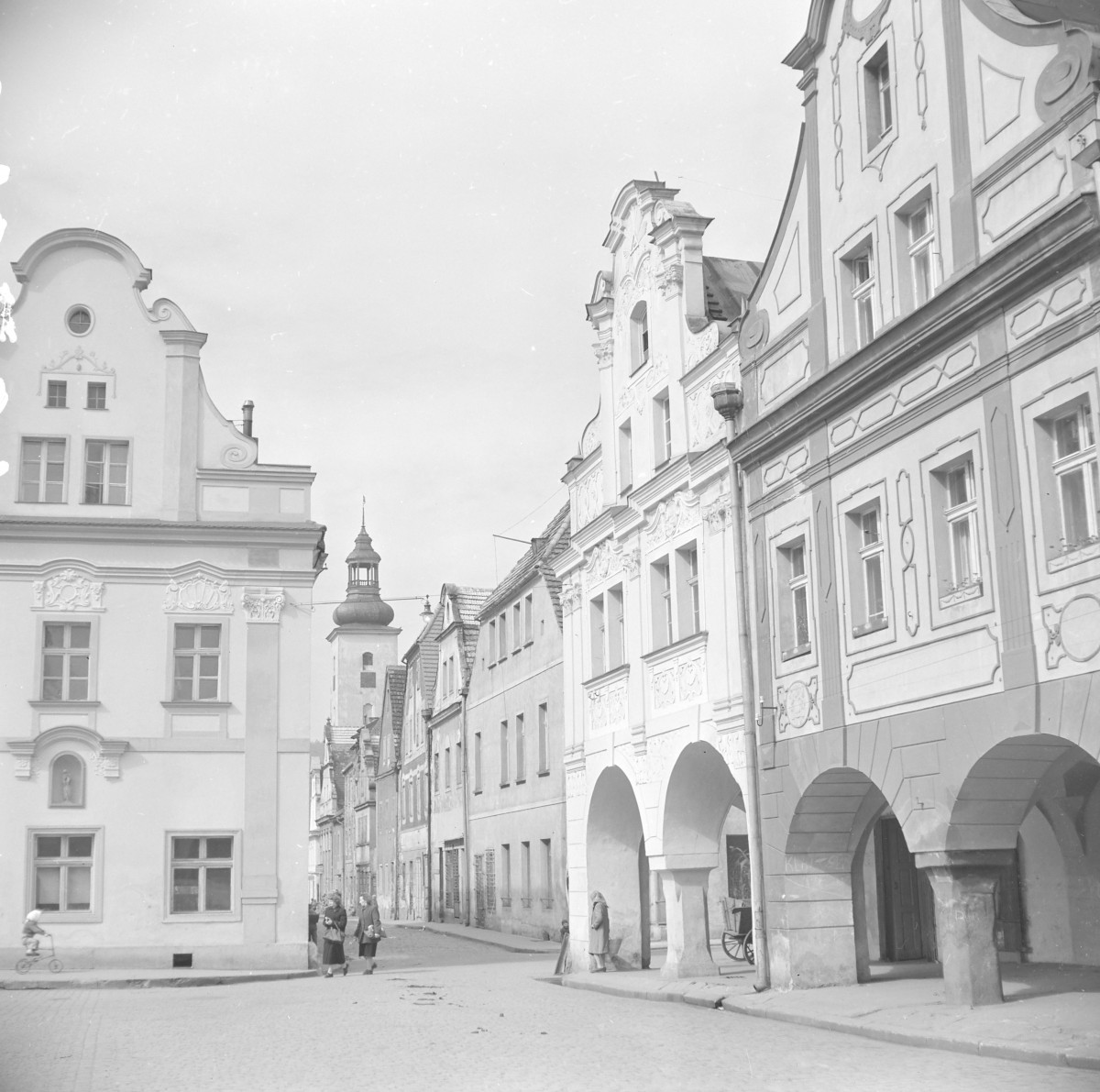 Barokowe i renesansowe kamienice w rynku. Elewacje frontowe., skan 1