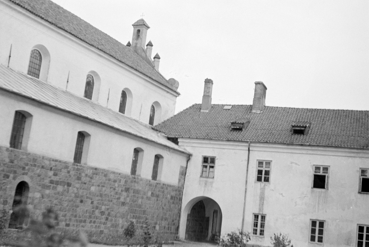 opactwo, fragment klasztoru, skan 1