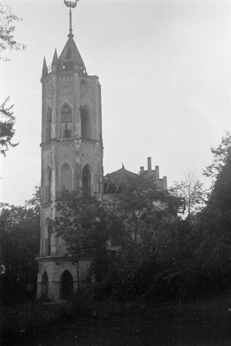 pałac tzw. "zameczek" - wieża, skan 1