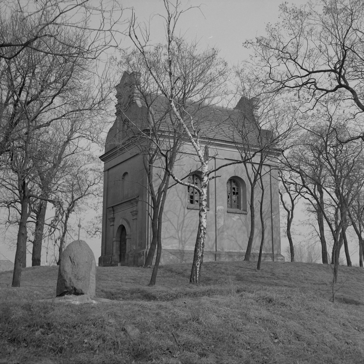 klasztor Franciszkanów - Kalwaria Pakoska - kaplica pw. Wniebowstąpienia Pańskiego - elewacja, skan 1