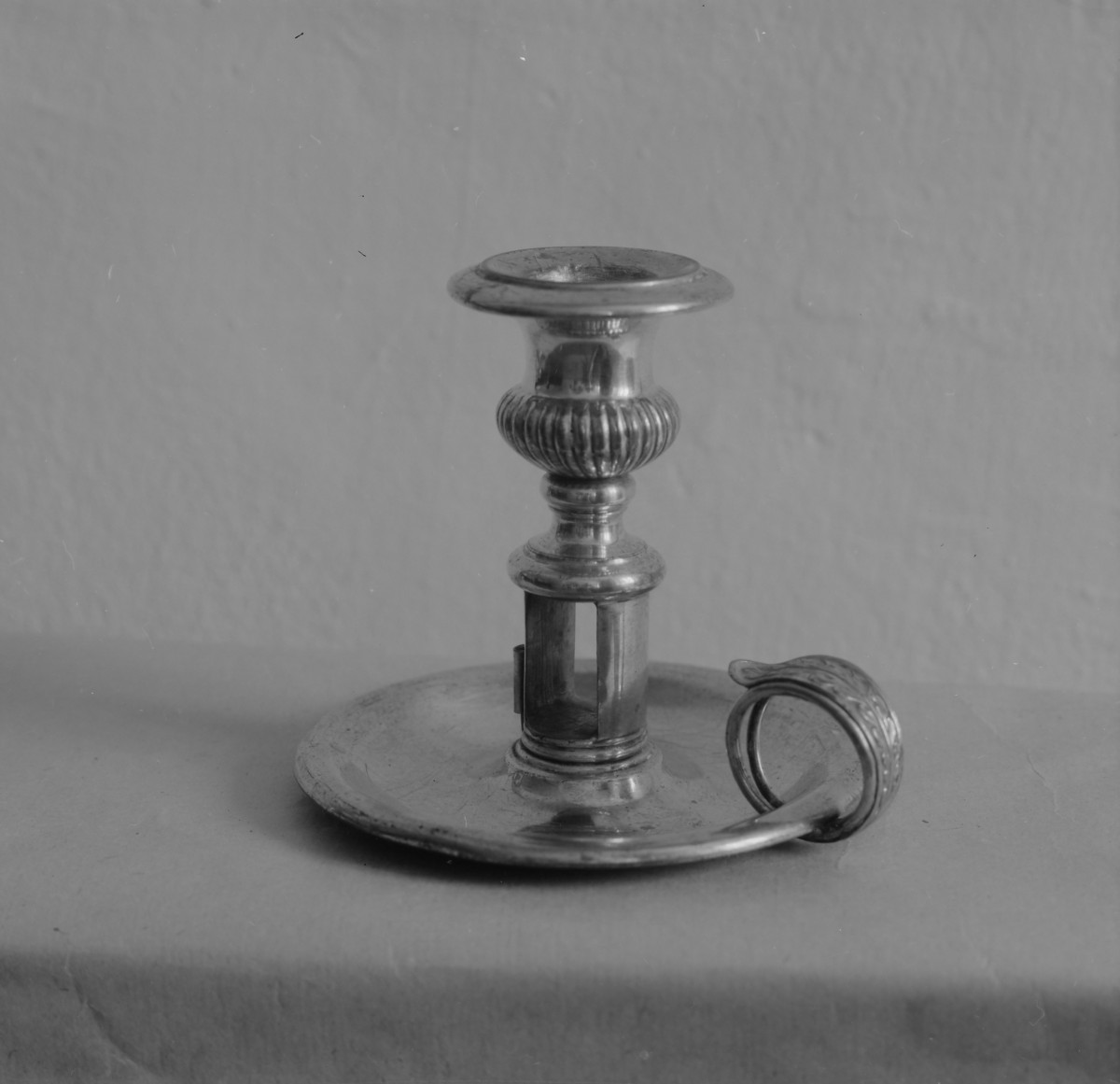 klasztor ss. Mniszek Benedyktynek - zbiory - lichtarz srebry z XVIII / XIX wieku, skan 1