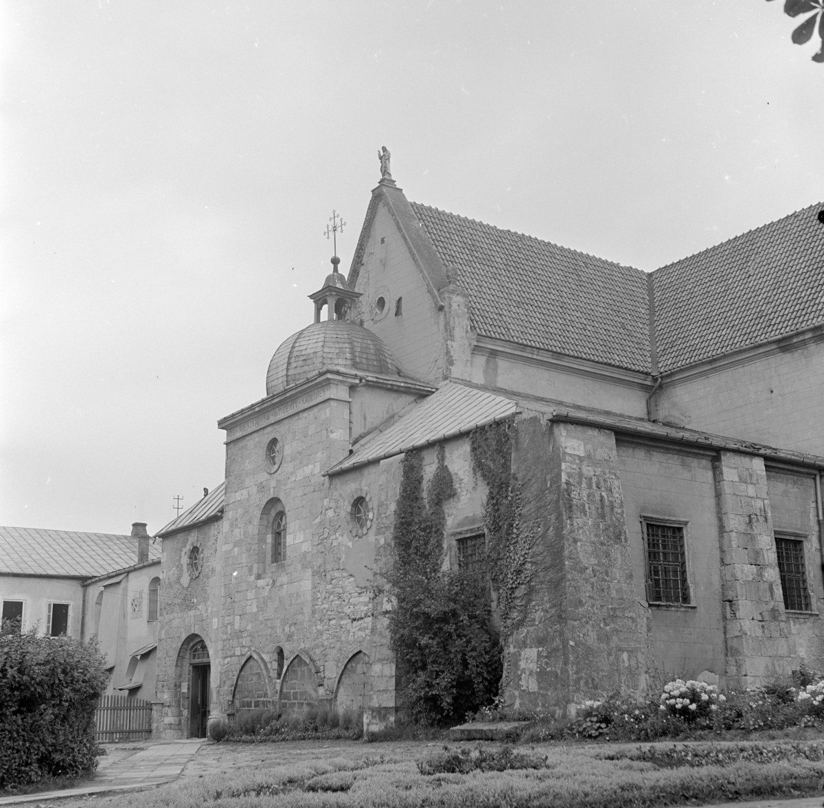 kościół pw. Wniebowzięcia Najświętszej Marii Panny i św. Wojciecha - elewacja południowo-wschodnia, skan 1