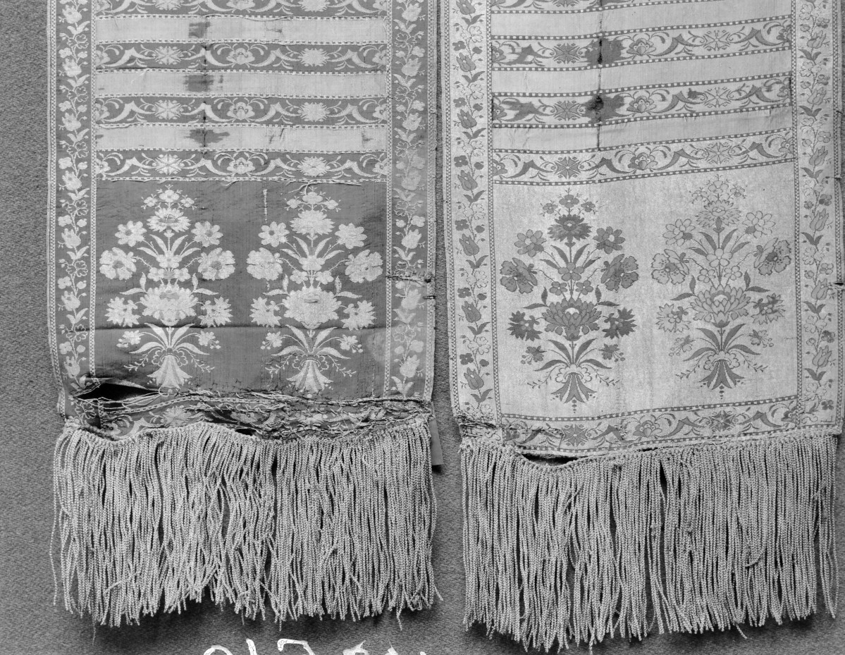 kościół pw. Wniebowzięcia Najświętszej Maryi Panny i św. Zygmunta - Muzeum Diecezjalne - zbiory - pas z inicjałami F.S. - fragment, skan 1