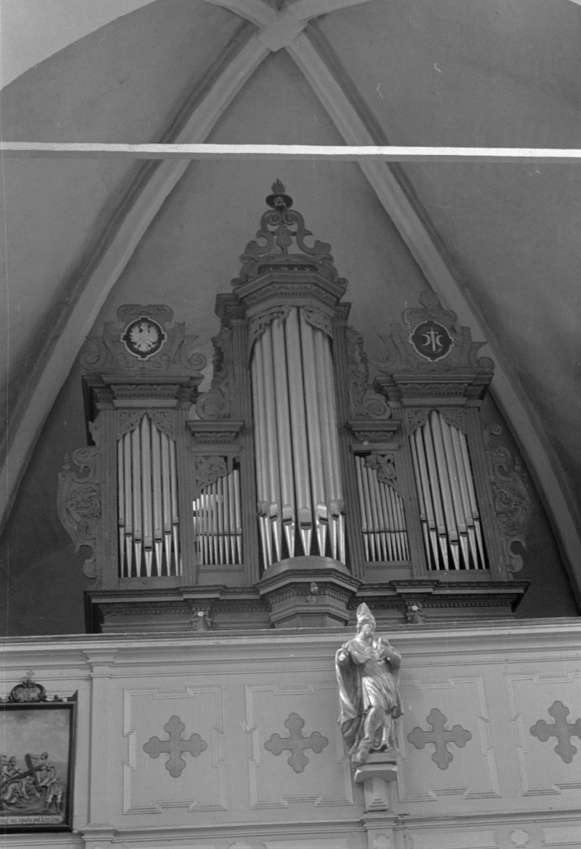 kościół św. trójcy - prospekt organowy we wnętrzu, skan 1