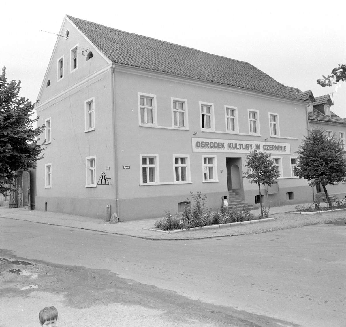 dom kultury - elewacja frontowa i boczna, skan 1