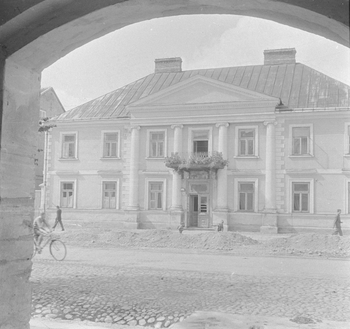 kamienica, poczta - elewacja frontowa, skan 1