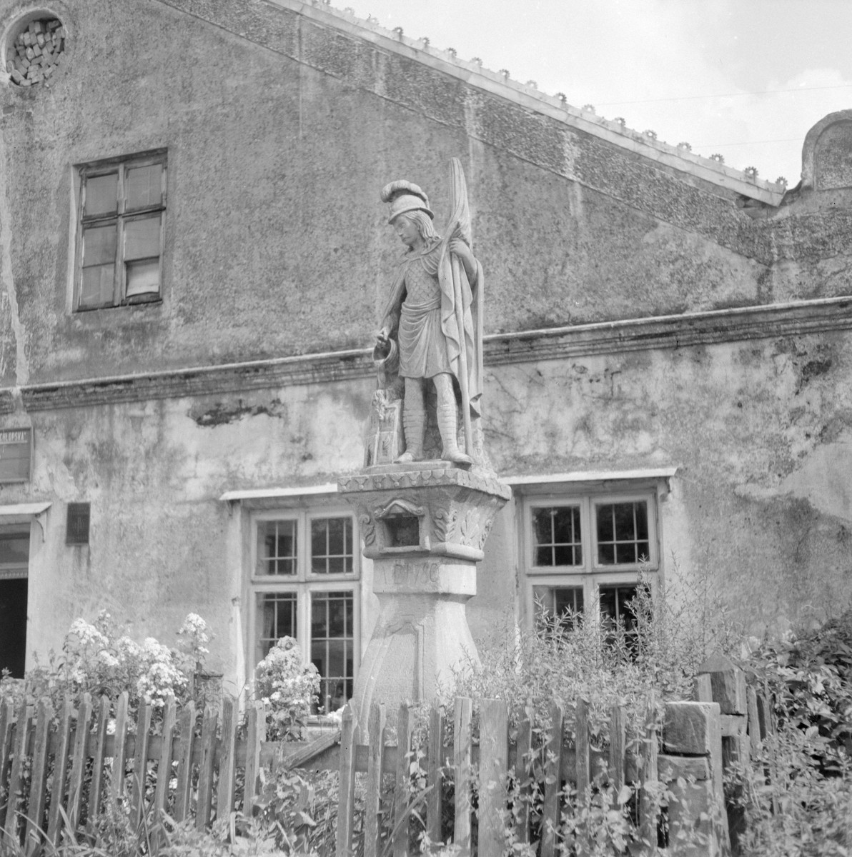 mała architektura - figura św. Floriana, skan 1