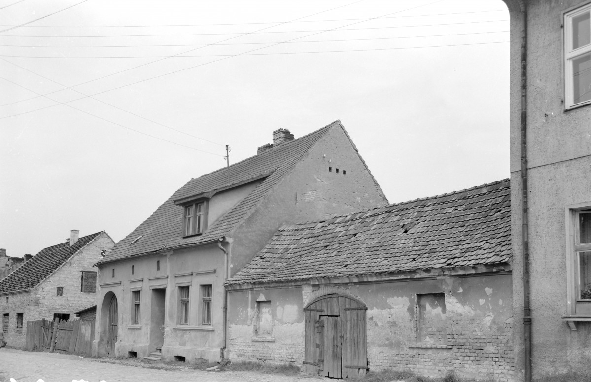 kamienice - elewacje frontowe, skan 1
