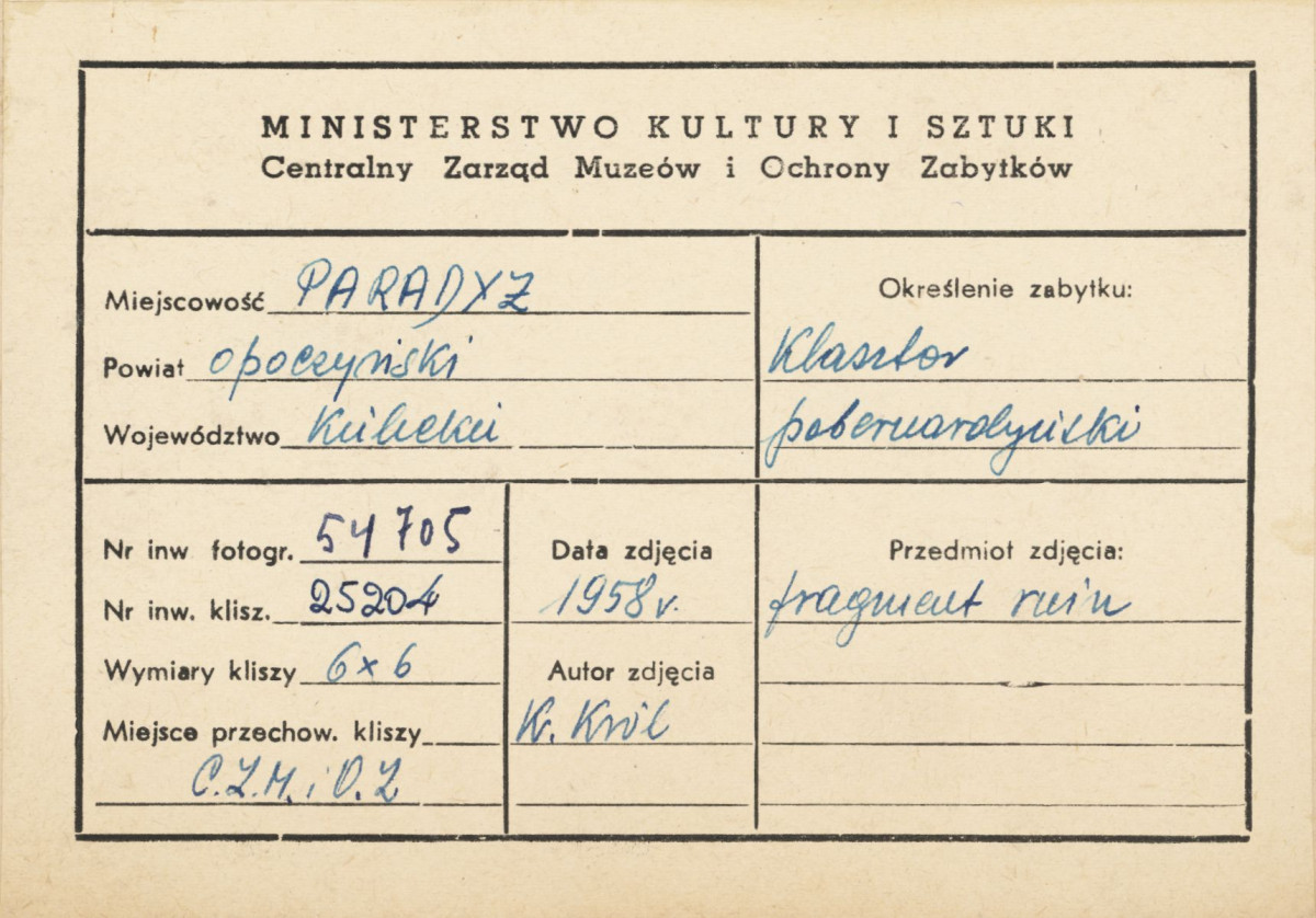 Zespół klasztorny - widok na budynki klasztorne w ruinie - metryczka
 , skan 1