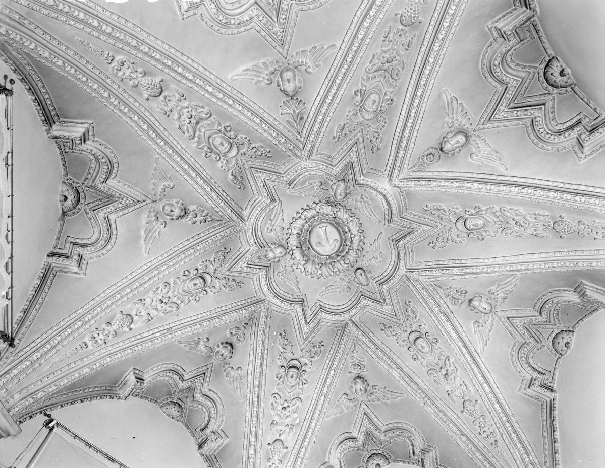 pałac Biskupów Krakowskich - wieża północno - zachodnia  / alkierz /I p./ - sklepienie z dekoracją stiukową, skan 1