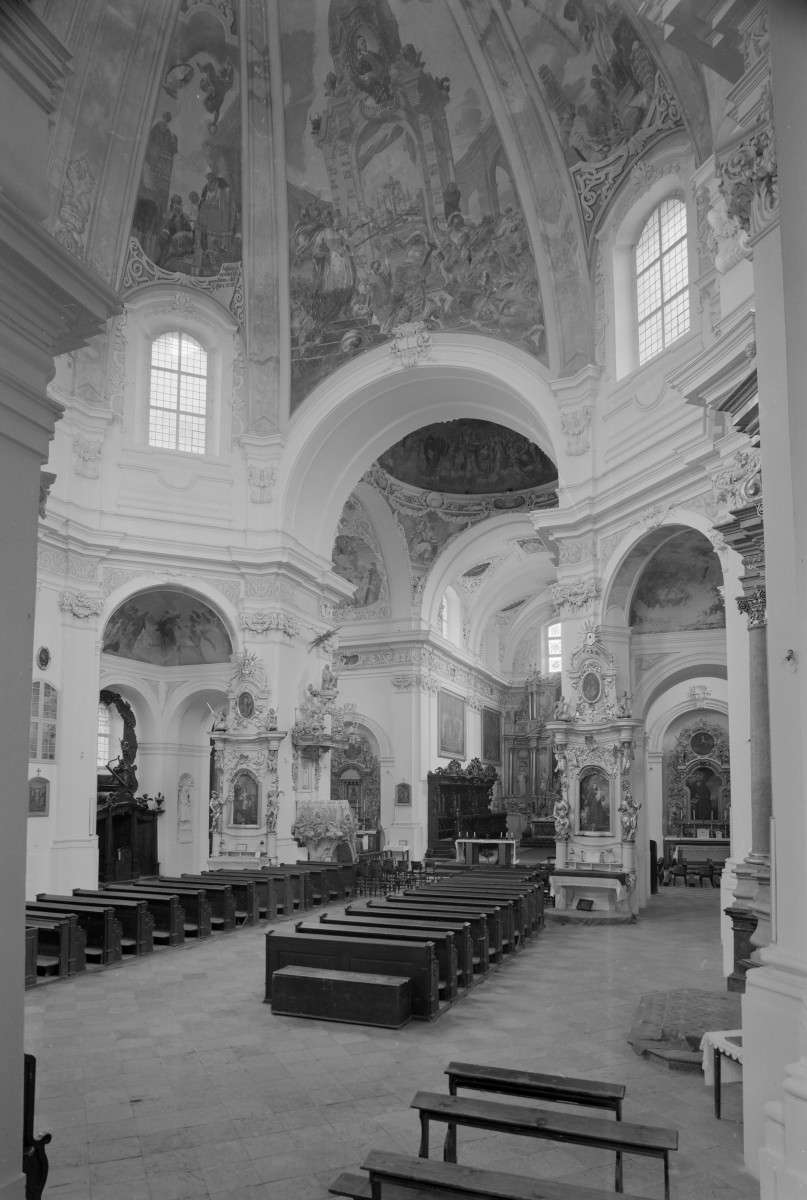 Kościół pw. NMP i św. Mikołaja - malowidał na kopule, ołtarze boczne, skan 1