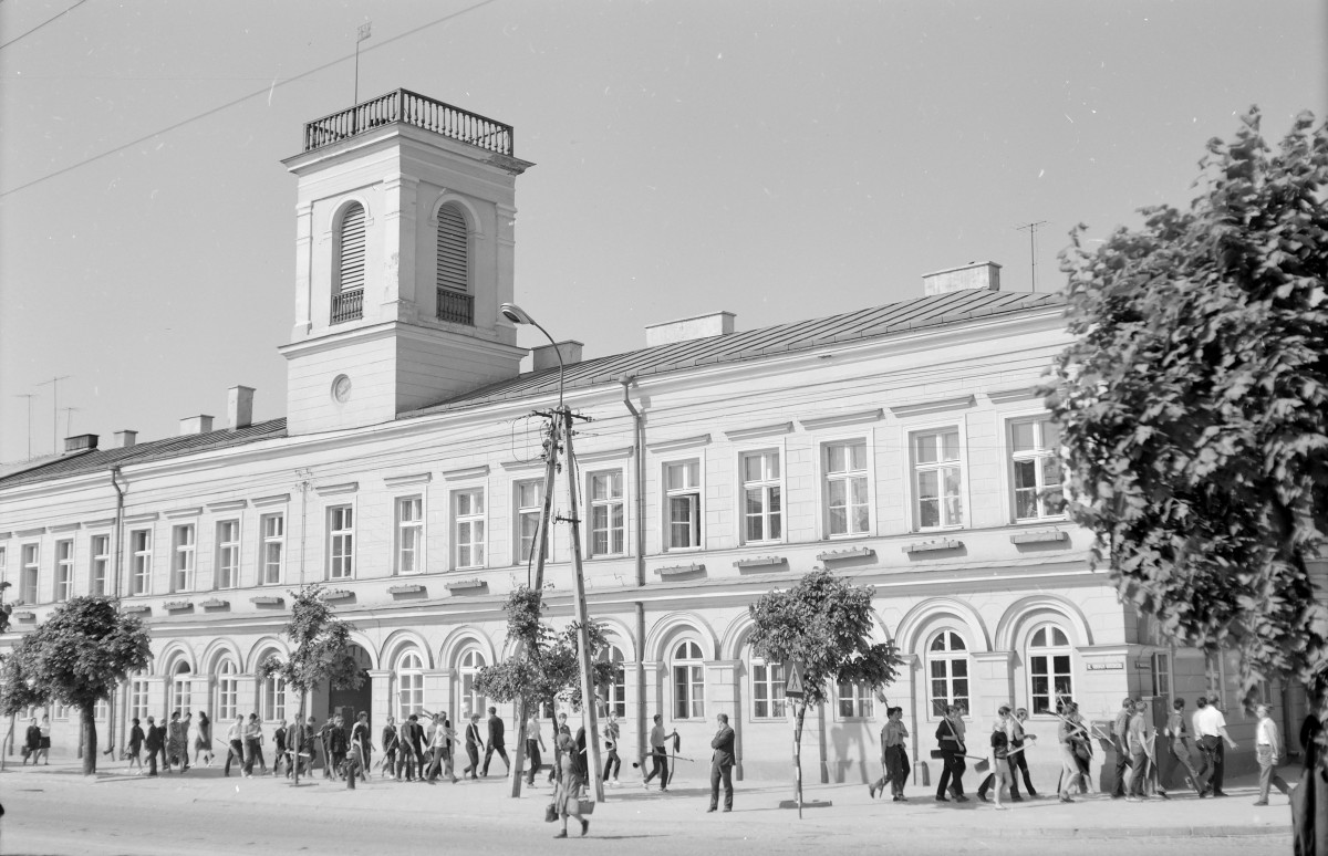 ratusz - widok ogólny od strony ul. Kościuszki, skan 1