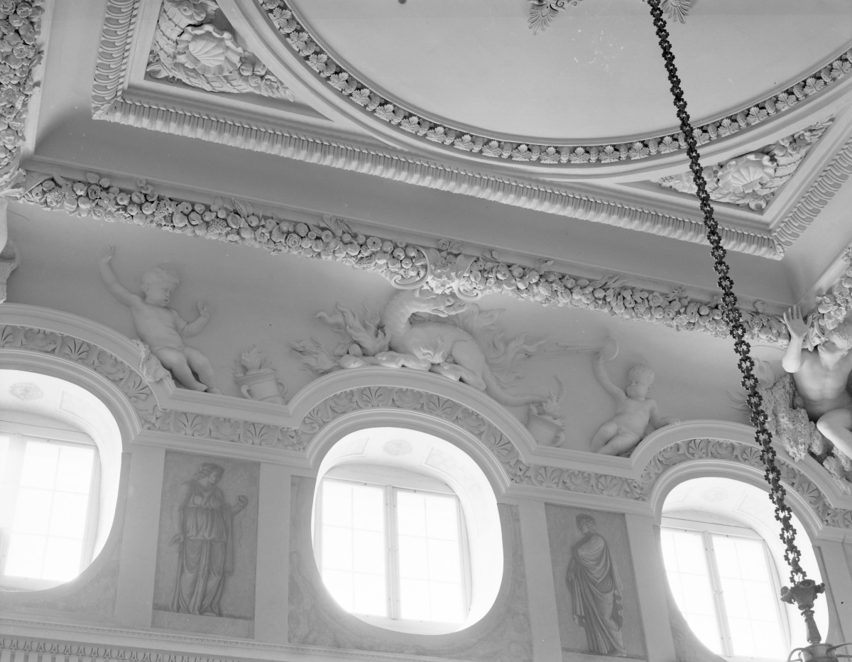 założenie pałacowo-ogrodowe - wnętrze: korpus główny, wielka sień, faseta - fragment, skan 1